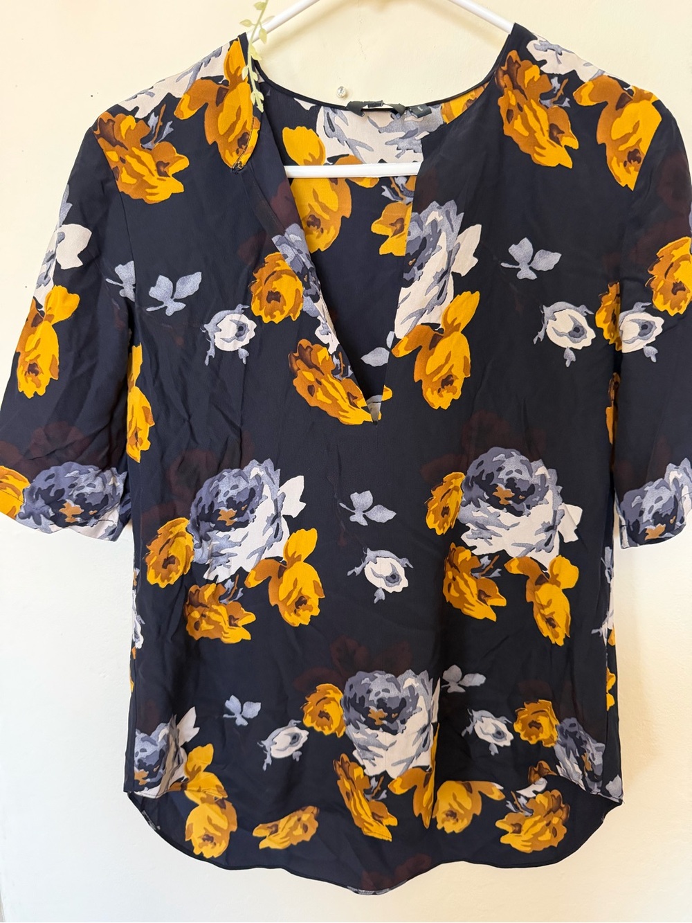 Theory Antazia 100% Silk Black Floral Keyhole Blouse - Picture 2 of 8